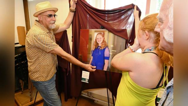 Reizende expositie bewonersportretten Schenkel feestelijk geopend